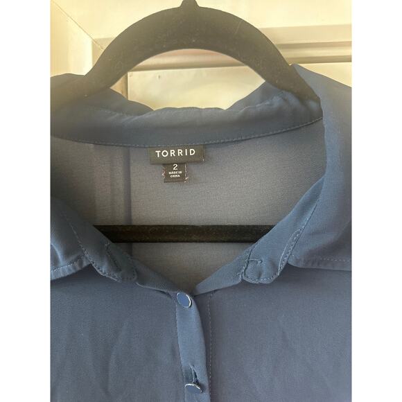 Torrid Size 2 (2X) Sheer Blue Collar Button Down Blouse with Open Sleeves - Picture 2 of 7